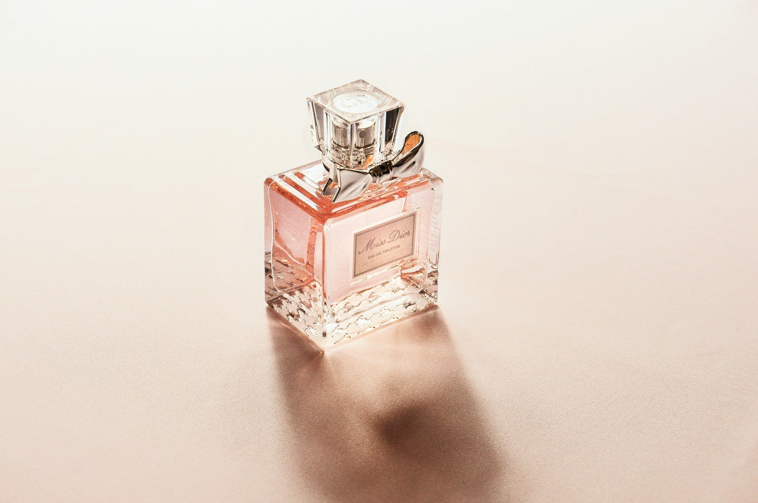 elegant-perfume-bottle-for-long-lasting-fragrance-and-daily-use