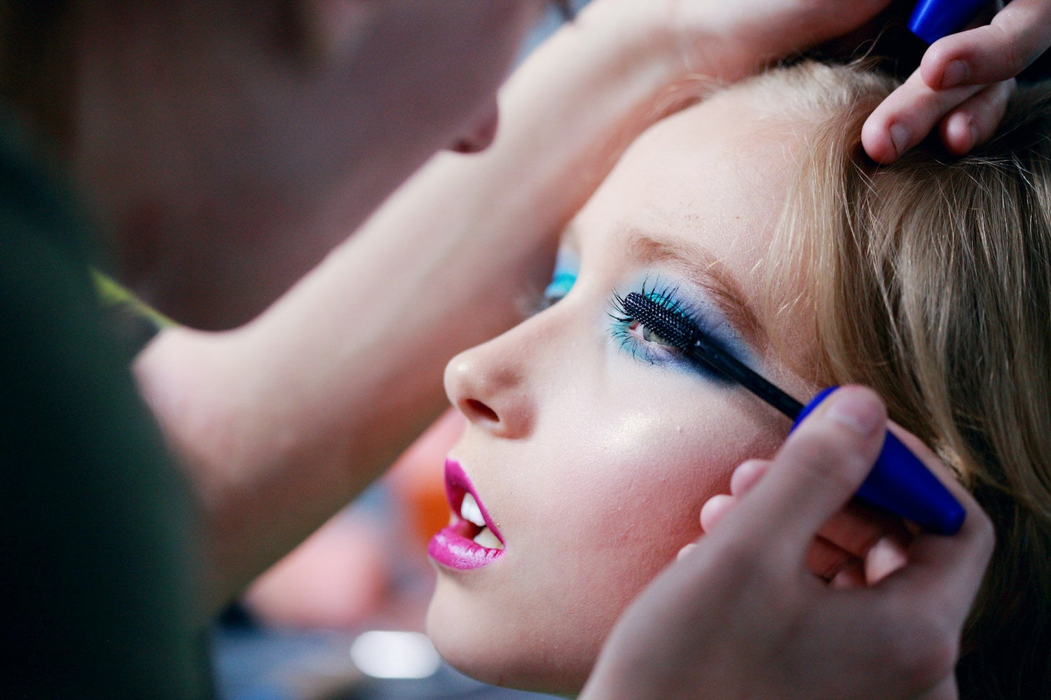 woman-applying-mascara-for-full-and-voluminous-lashes