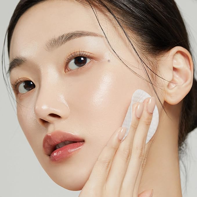 Medicube Zero Pore Pads Mild 2.0 (70 Pads) - Gentle Calming Toner Pads for Exfoliation, Minimizing Pores, and Blackhead Removal with PHA - Ideal for All Skin Types - Korean Skin Care